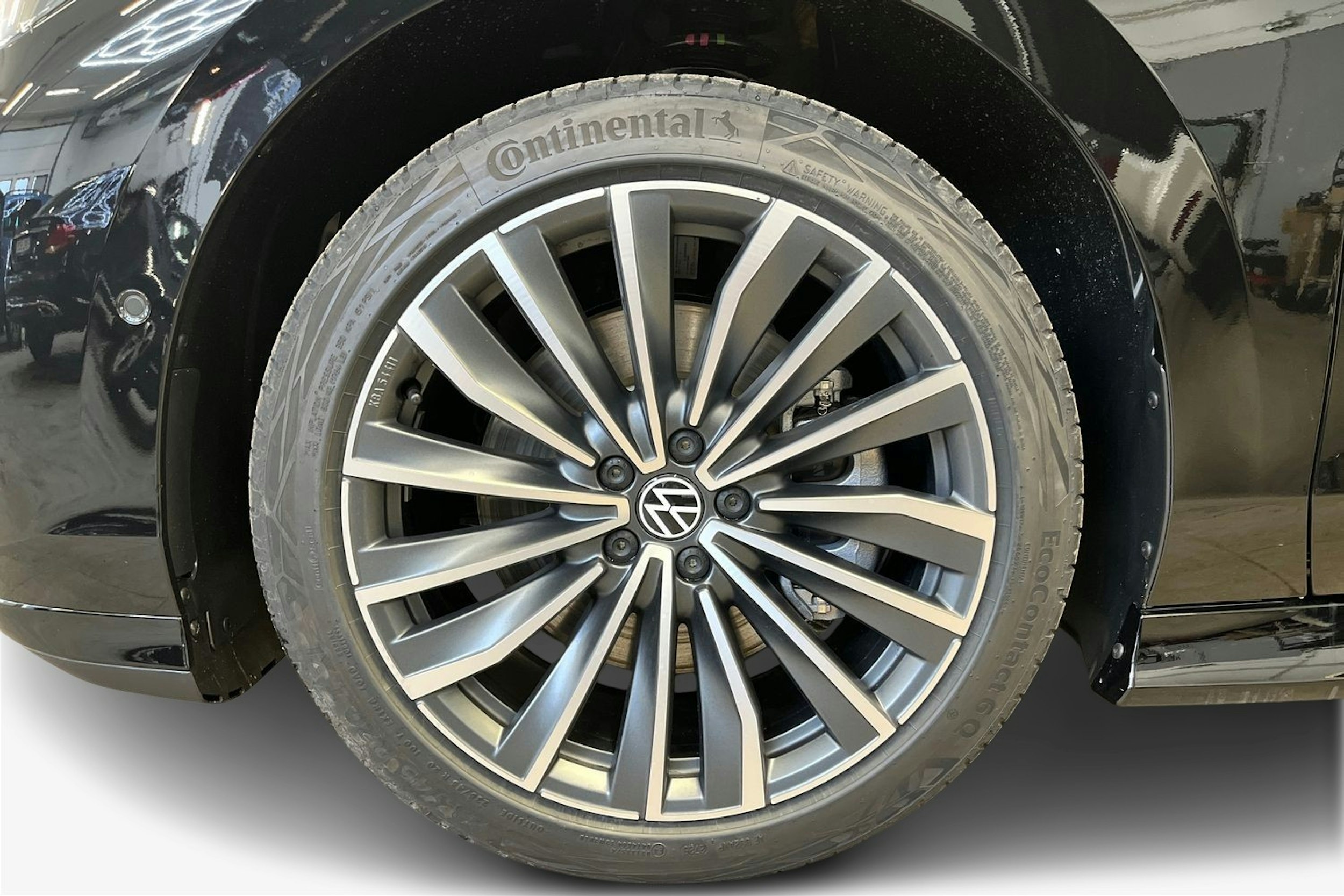 met. musta Volkswagen ID.7 2026 kuva 15.