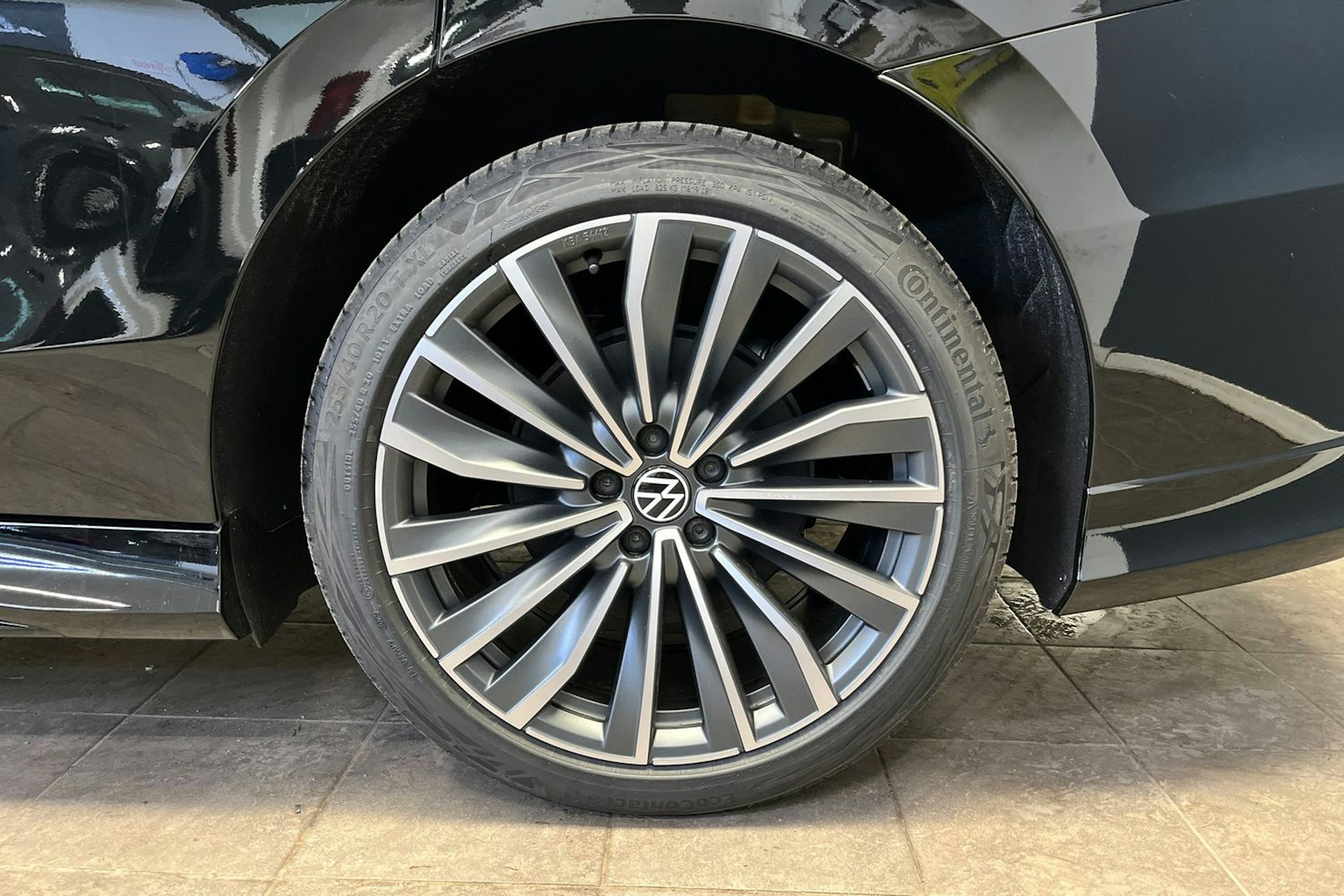 met. musta Volkswagen ID.7 2026 kuva 16.