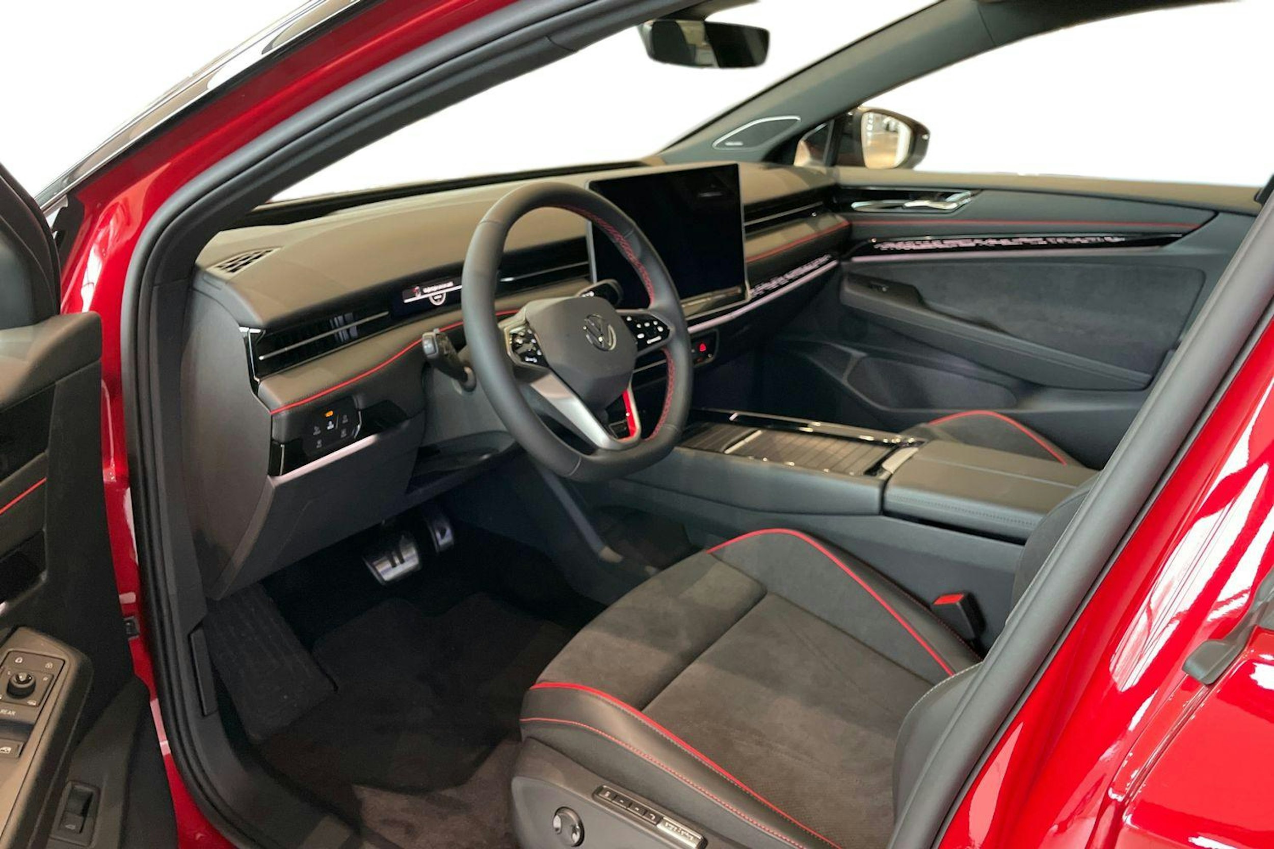 punainen Volkswagen ID.7 2026 kuva 6.