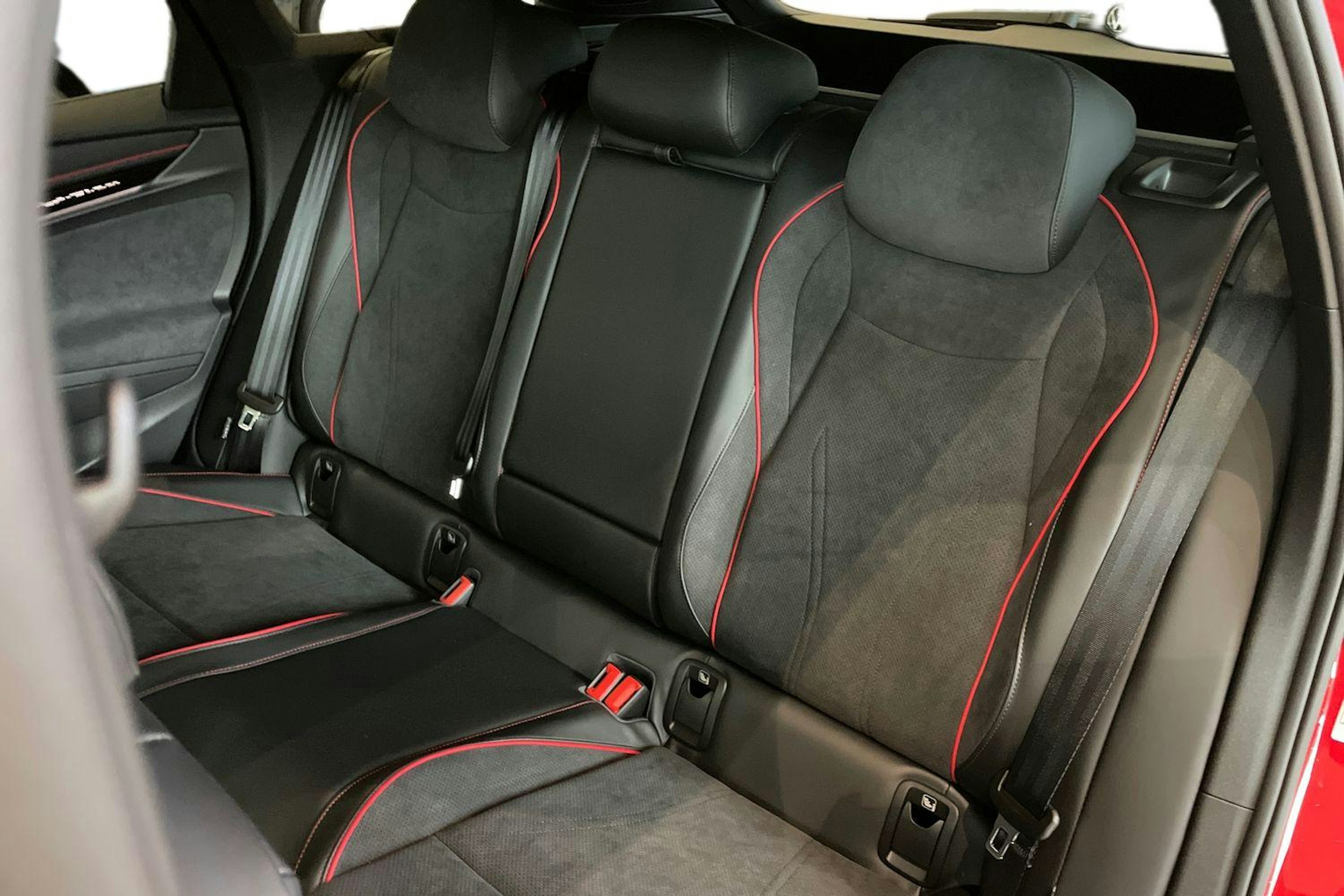 punainen Volkswagen ID.7 2026 kuva 8.