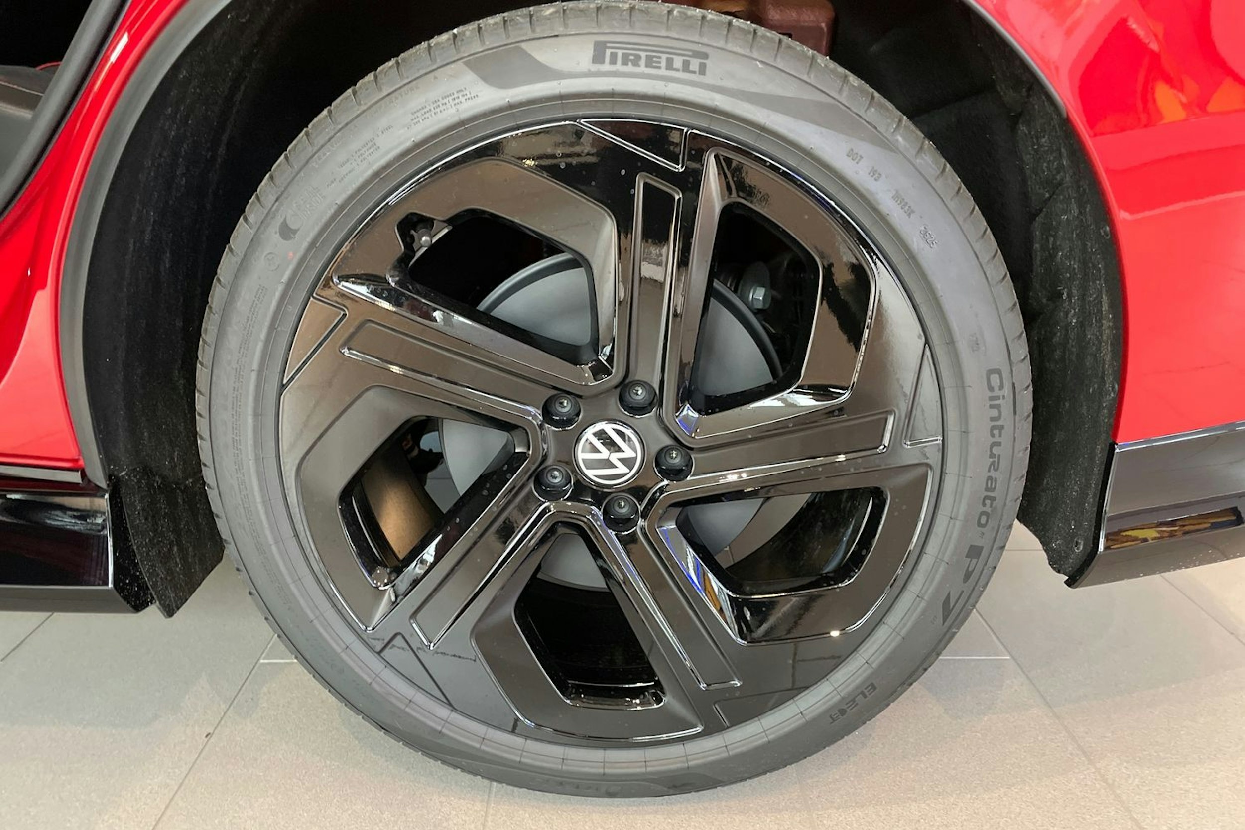 punainen Volkswagen ID.7 2026 kuva 10.