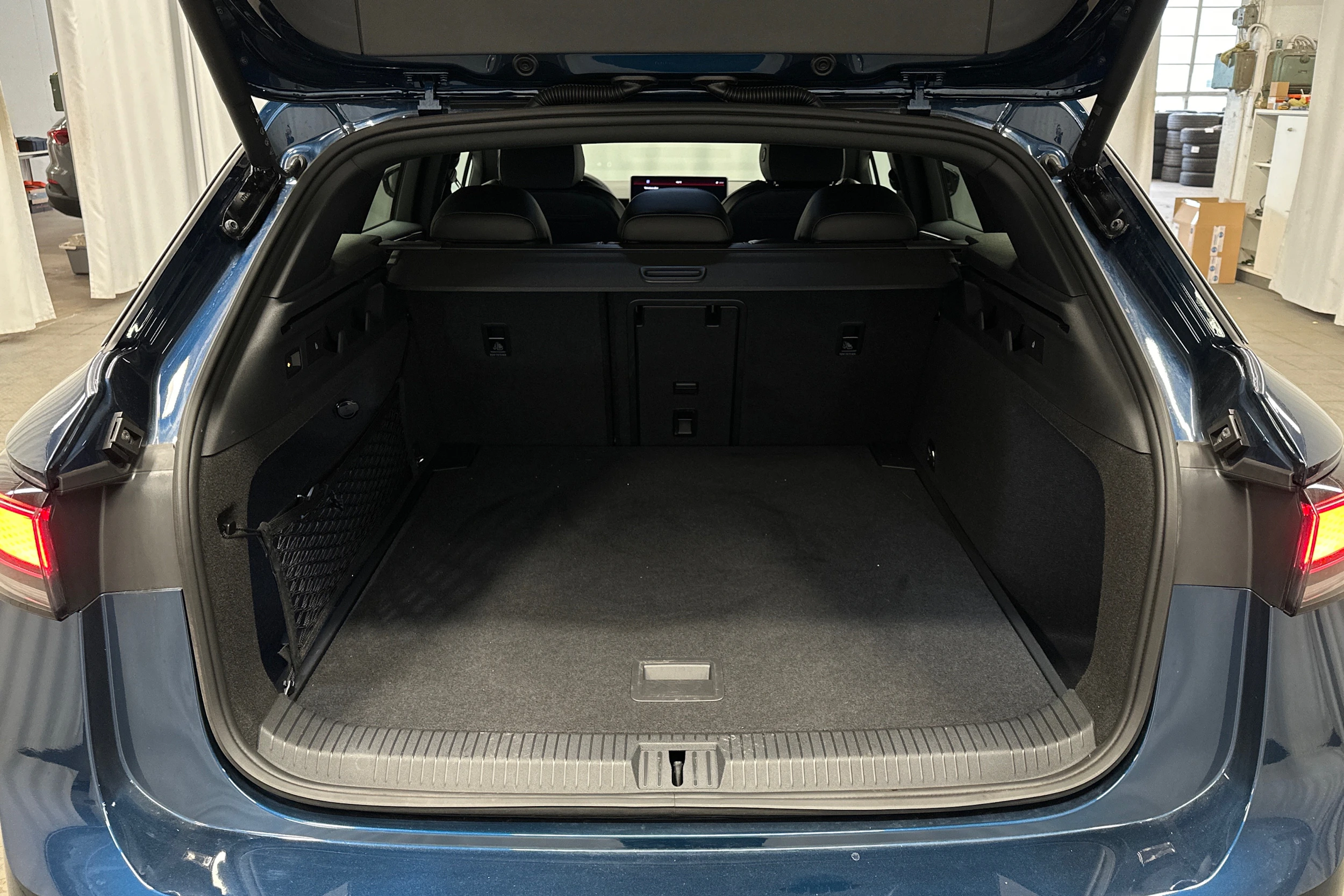 sininen Volkswagen ID.7 2026 kuva 15.