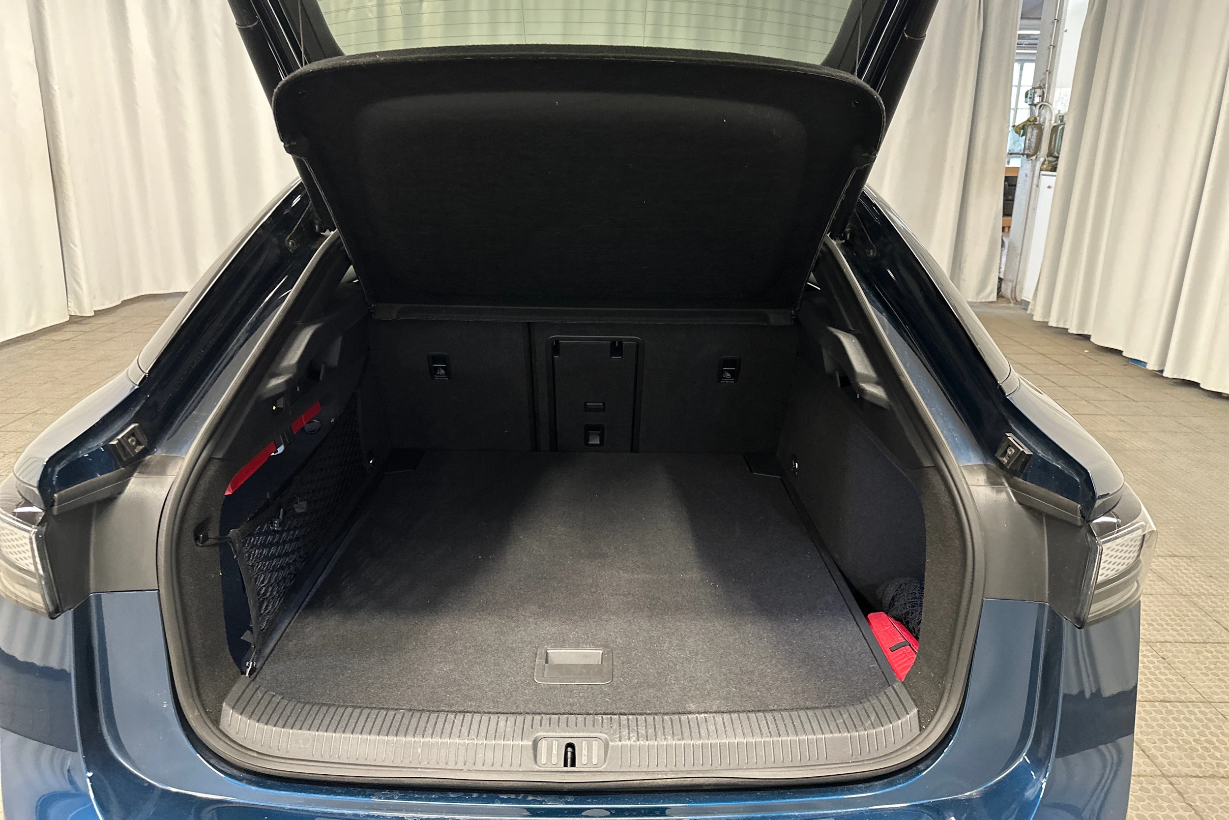 sininen Volkswagen ID.7 2026 kuva 34.