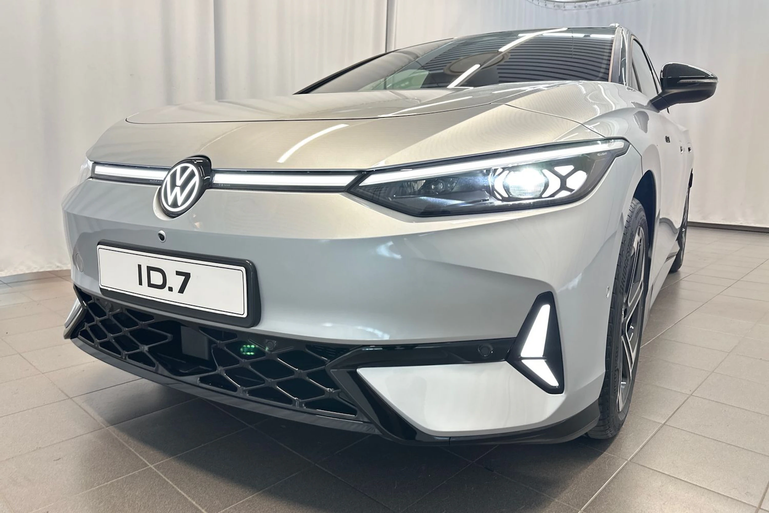 harmaa Volkswagen ID.7 2026 kuva 34.