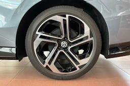 sininen Volkswagen ID.7 2026 kuva 10.