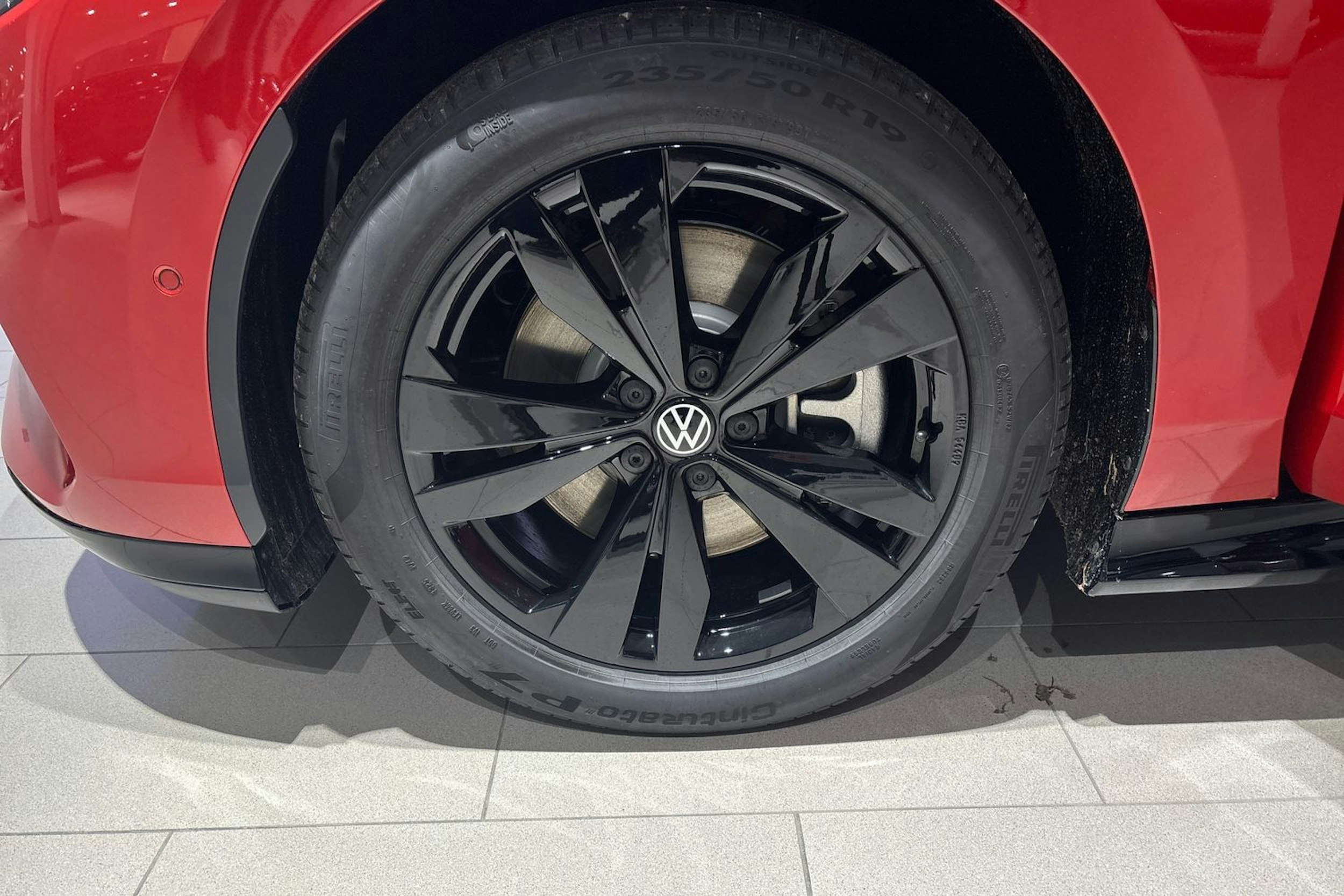 punainen Volkswagen ID.7 2026 kuva 10.