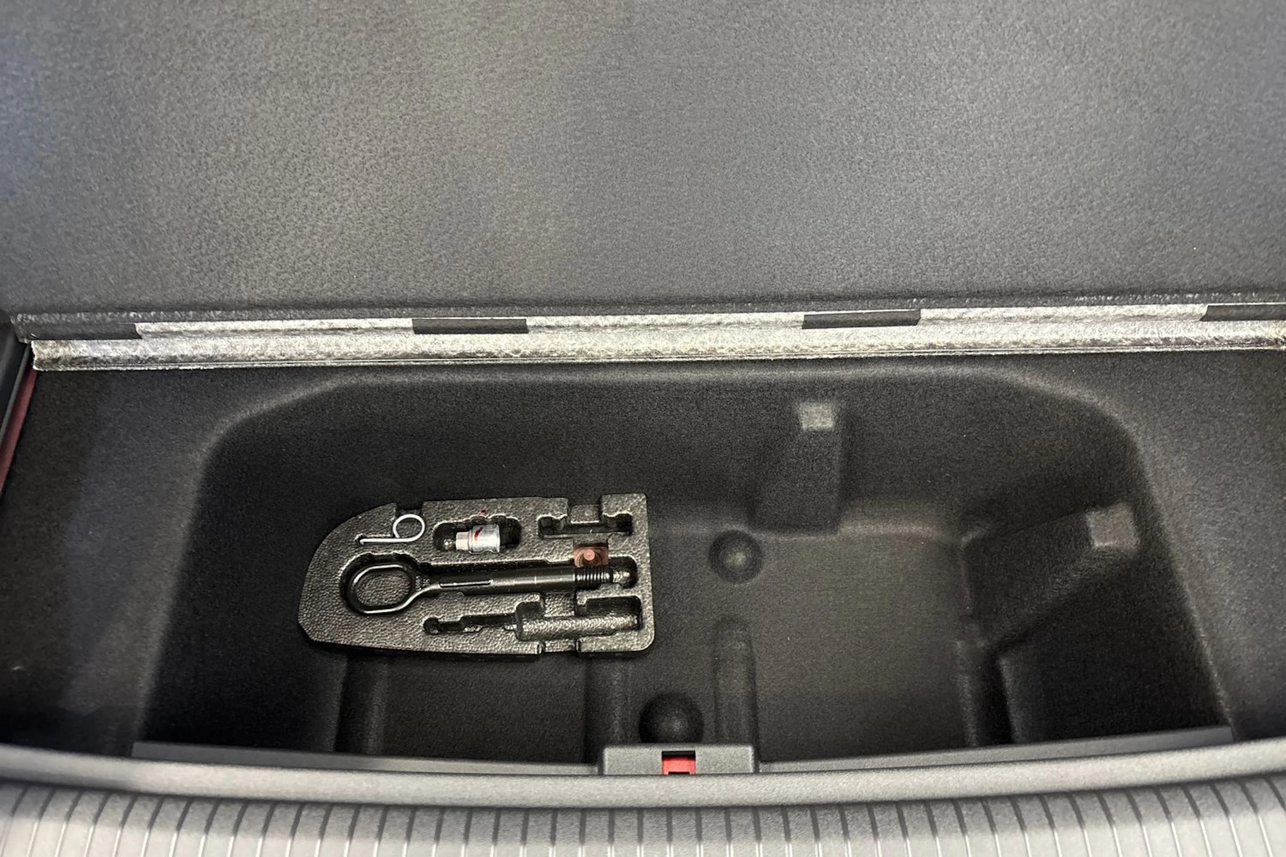 punainen Volkswagen ID.7 2026 kuva 16.