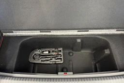 punainen Volkswagen ID.7 2026 kuva 16.