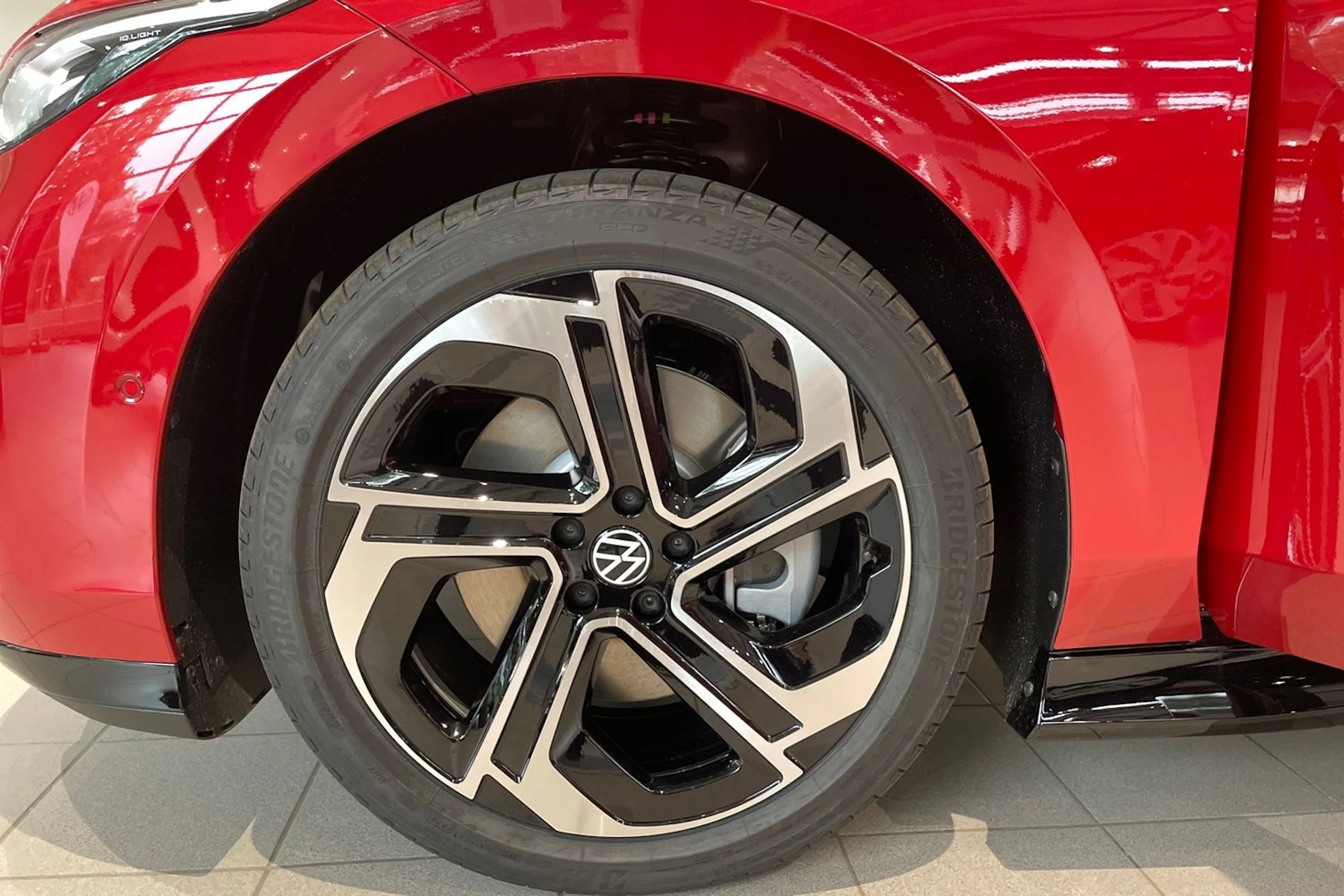 punainen Volkswagen ID.7 2026 kuva 10.