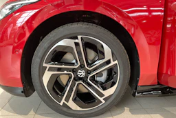 punainen Volkswagen ID.7 2026 kuva 10.