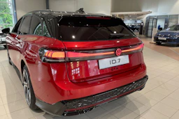 punainen Volkswagen ID.7 2026 kuva 14.