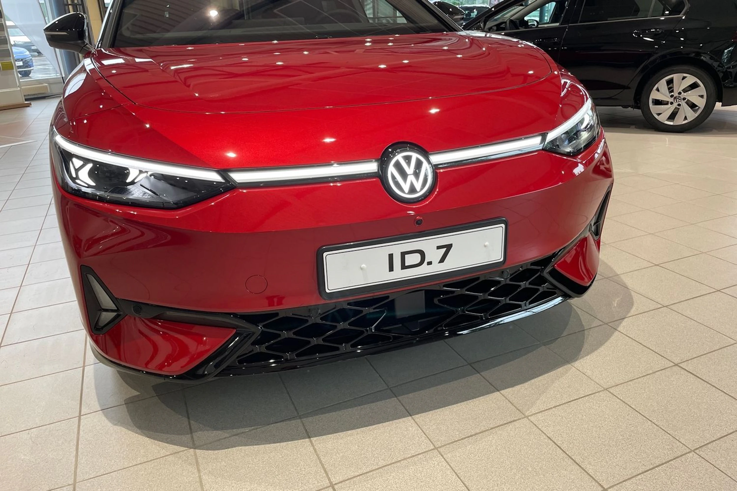 punainen Volkswagen ID.7 2026 kuva 16.