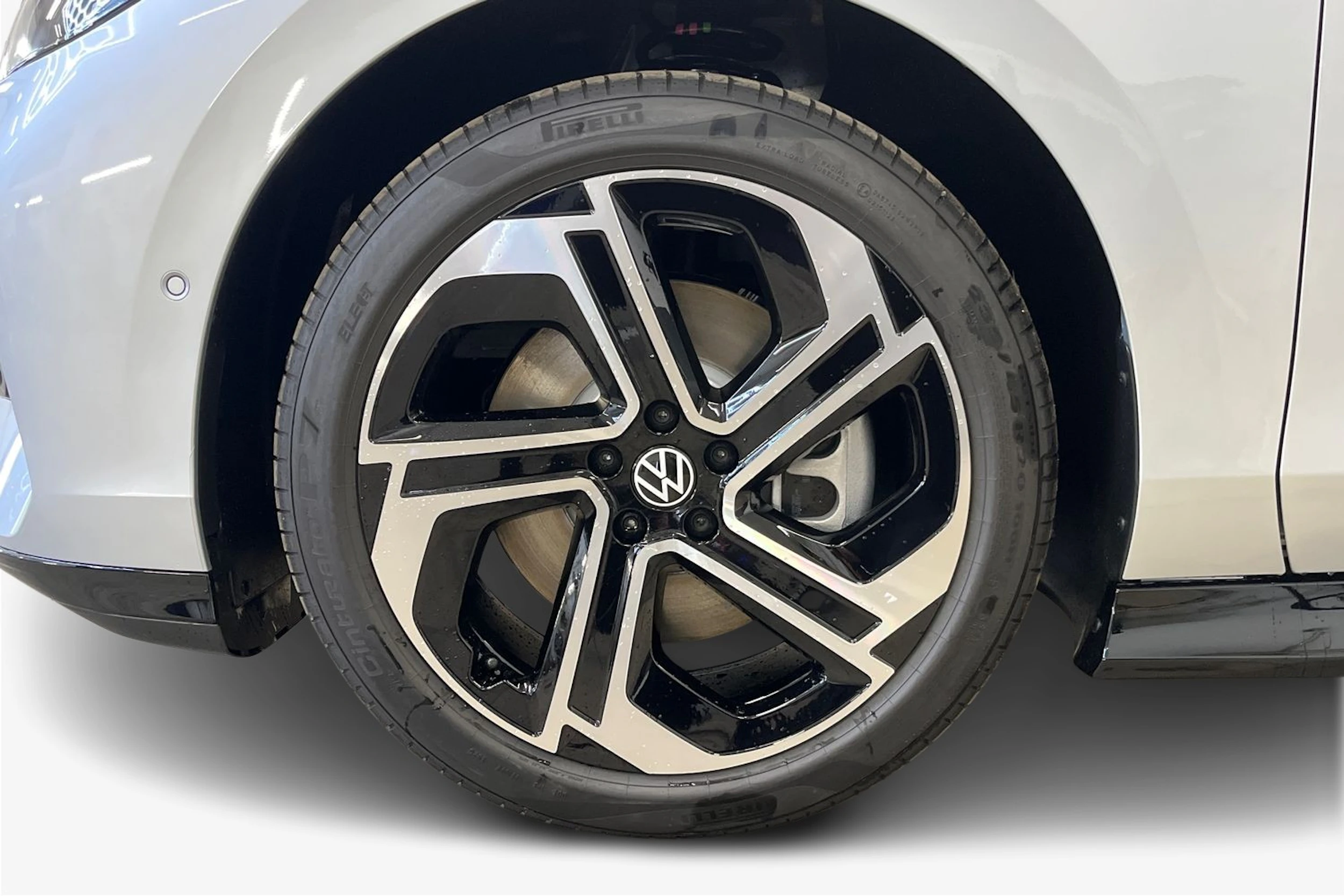 harmaa Volkswagen ID.7 2026 kuva 9.