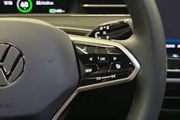 punainen Volkswagen ID.7 2026 kuva 16.