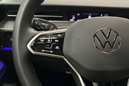 punainen Volkswagen ID.7 2026 kuva 15.