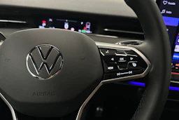 punainen Volkswagen ID.7 2026 kuva 16.