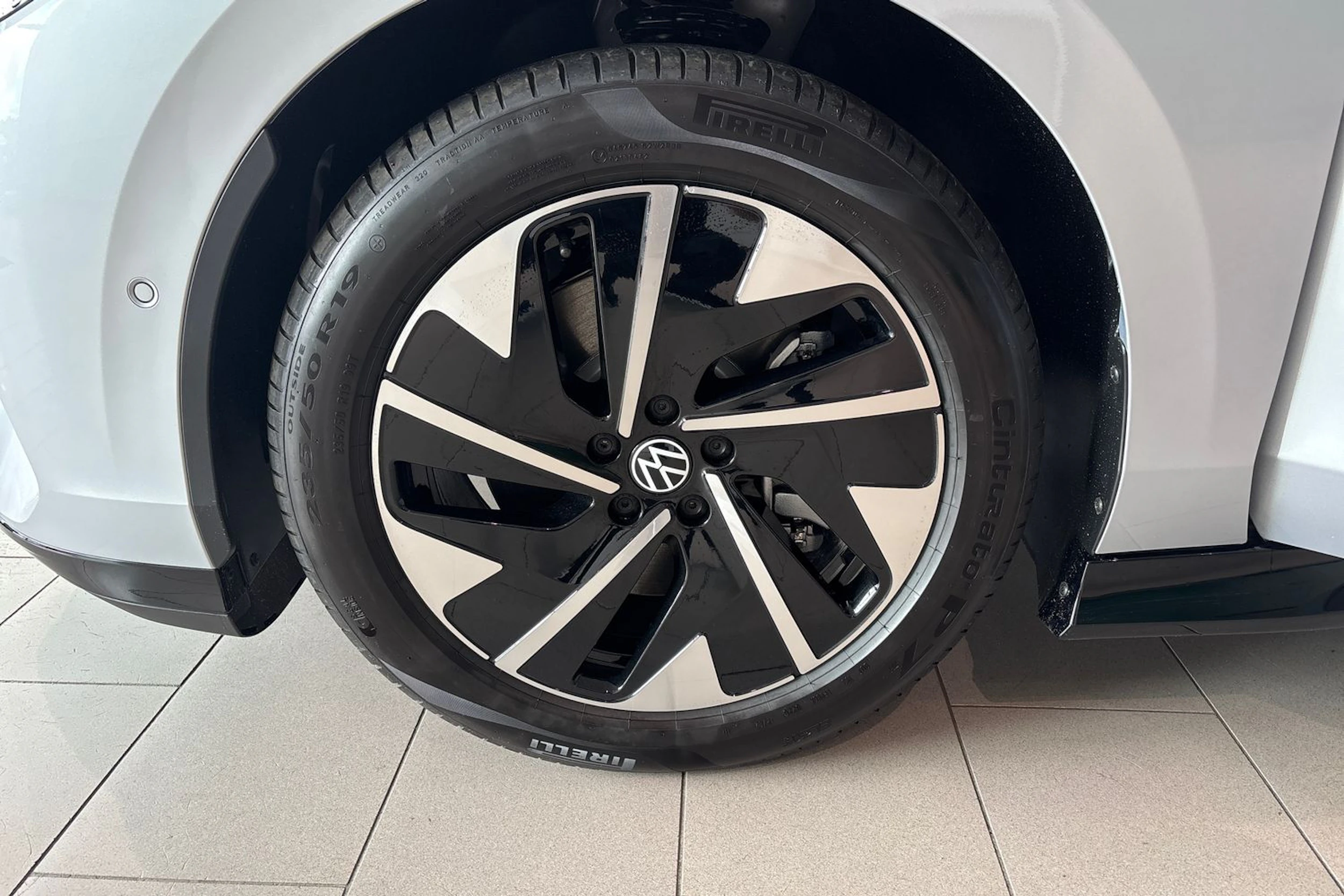 harmaa Volkswagen ID.7 2027 kuva 10.