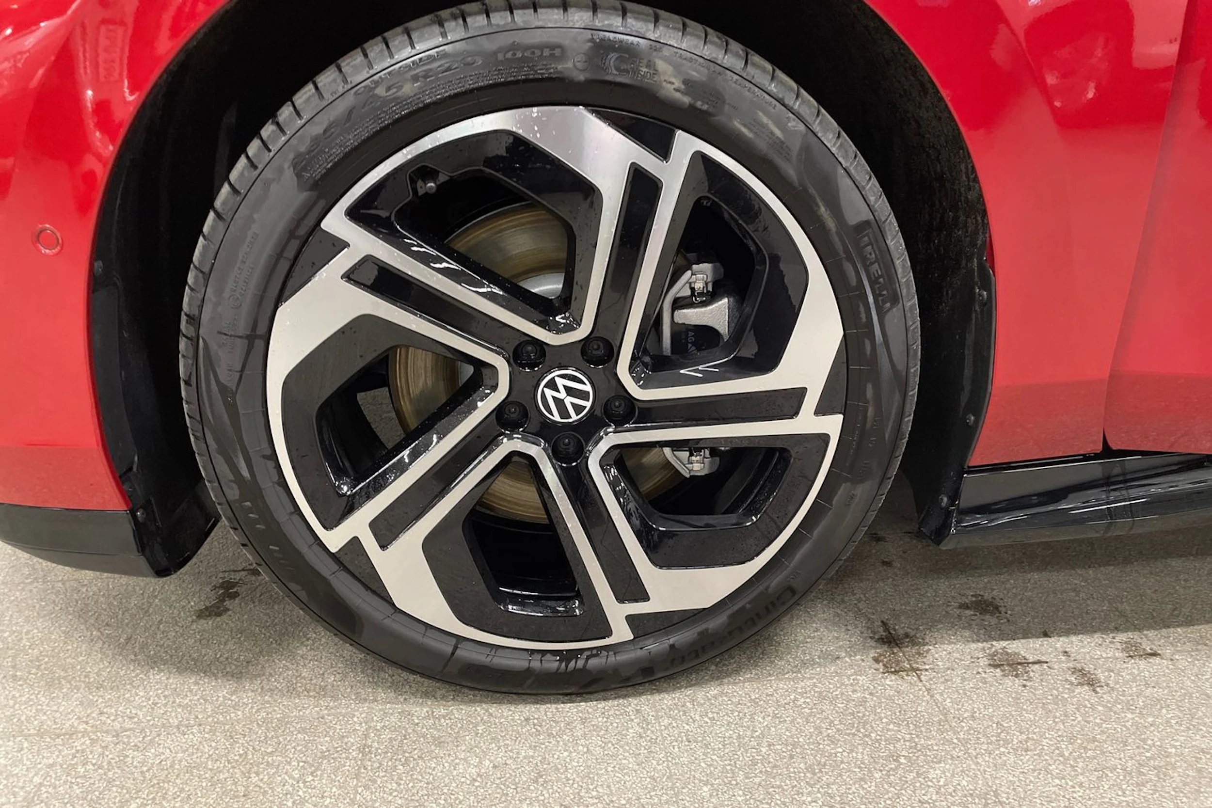 punainen Volkswagen ID.7 2026 kuva 10.