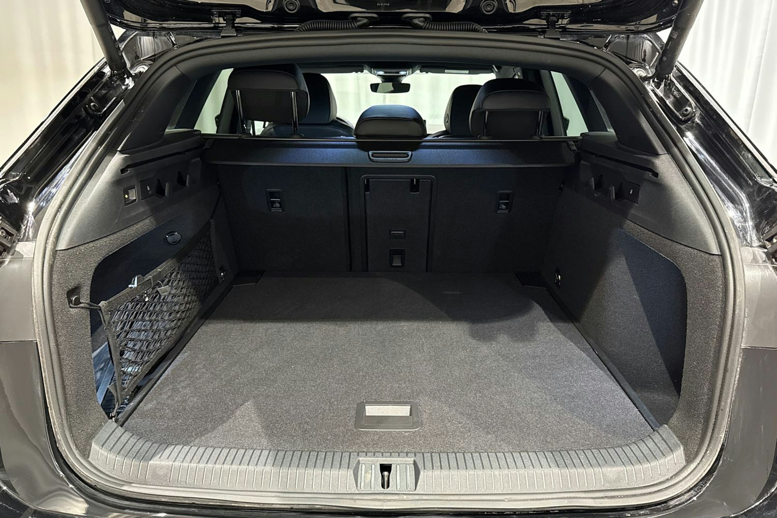 met. musta Volkswagen ID.7 2026 kuva 12.