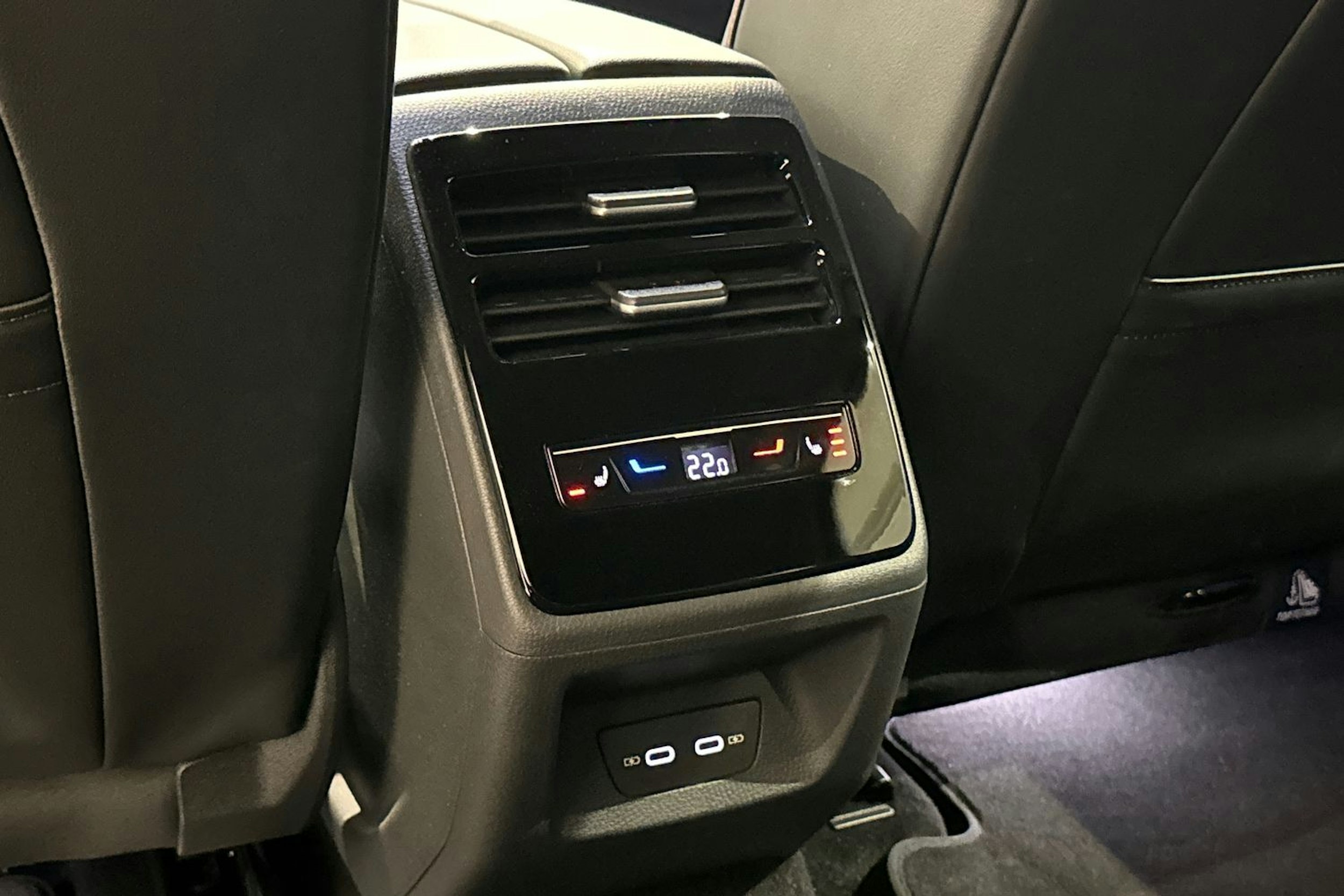 met. musta Volkswagen ID.7 2026 kuva 17.