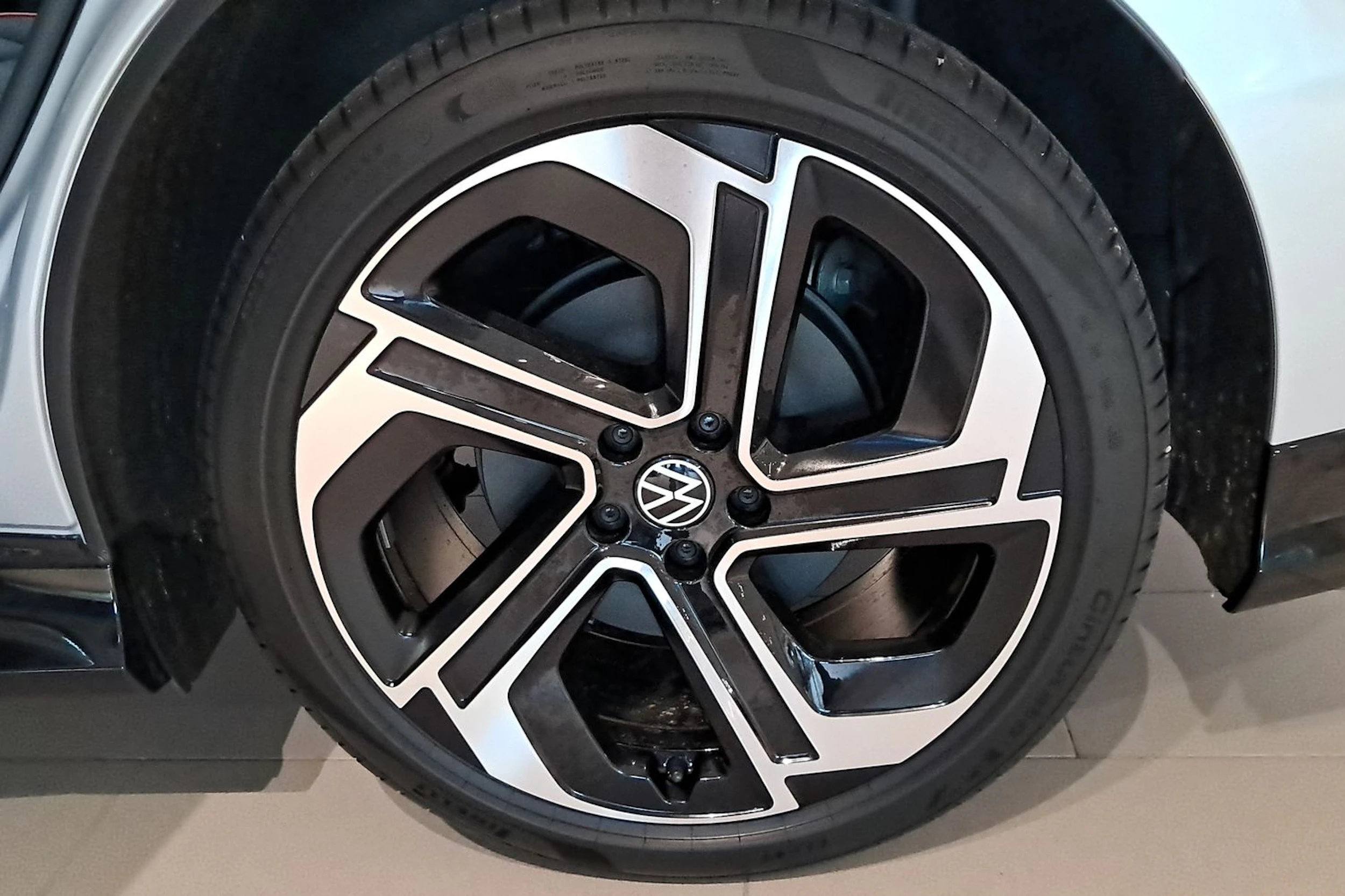 harmaa Volkswagen ID.7 2026 kuva 10.