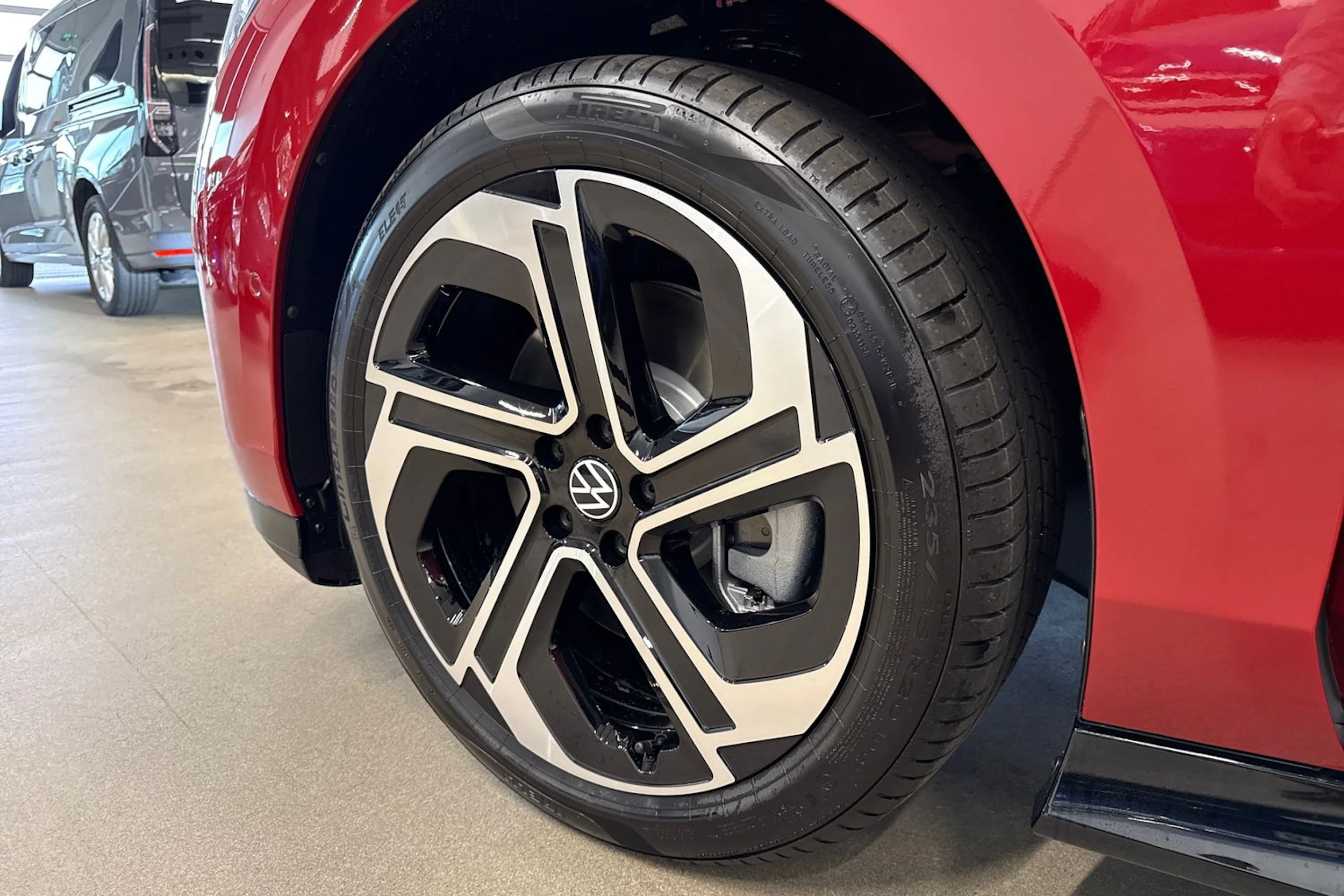 punainen Volkswagen ID.7 2026 kuva 10.