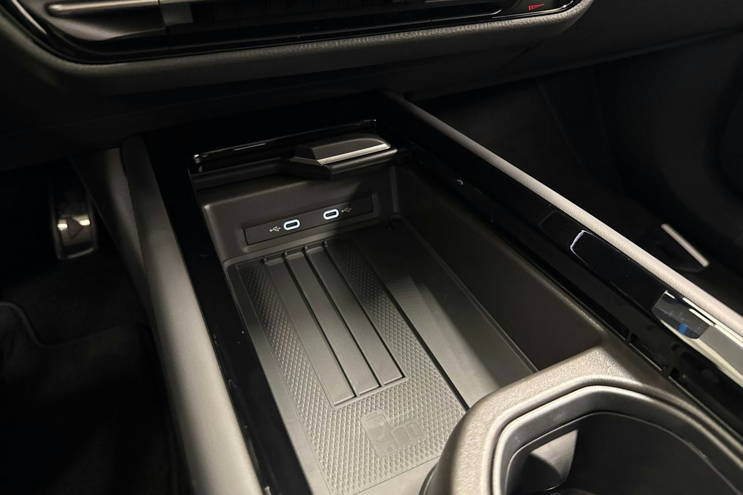 met. musta Volkswagen ID.7 2026 kuva 36.