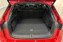 punainen Volkswagen ID.7 2026 kuva 11.