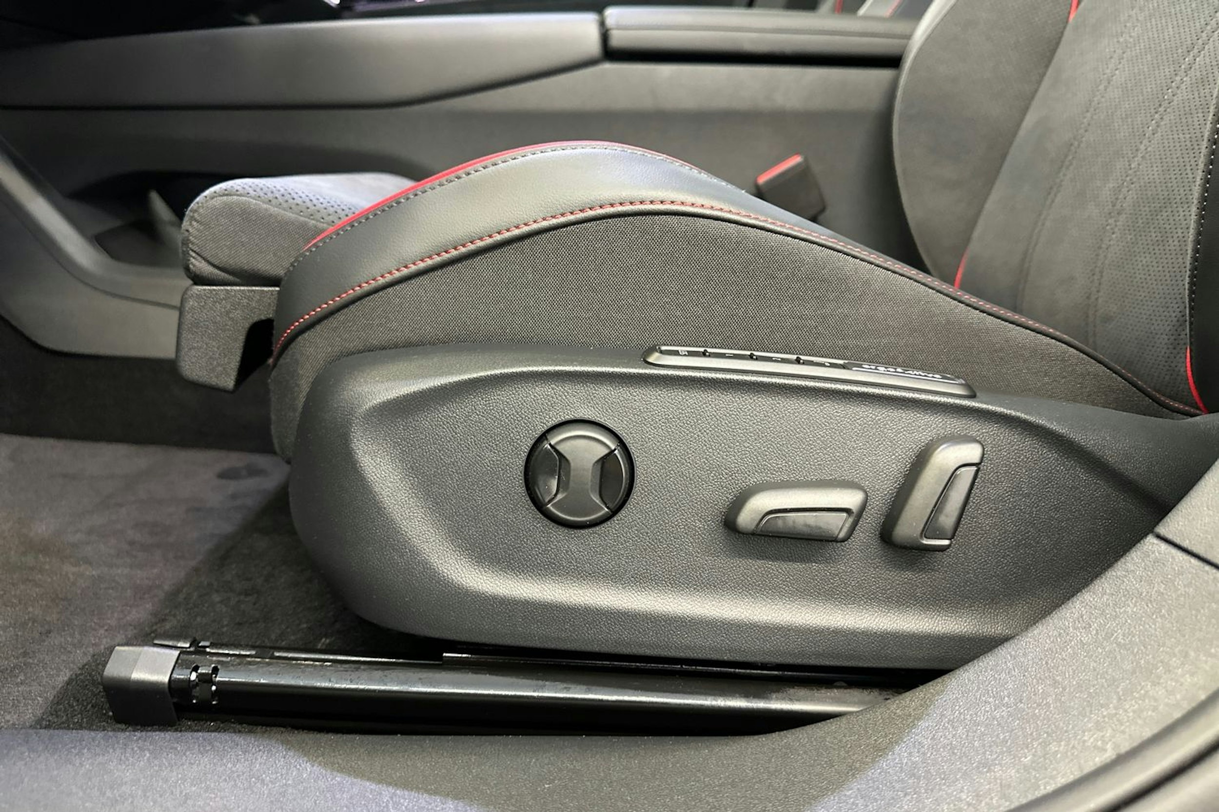 punainen Volkswagen ID.7 2026 kuva 17.