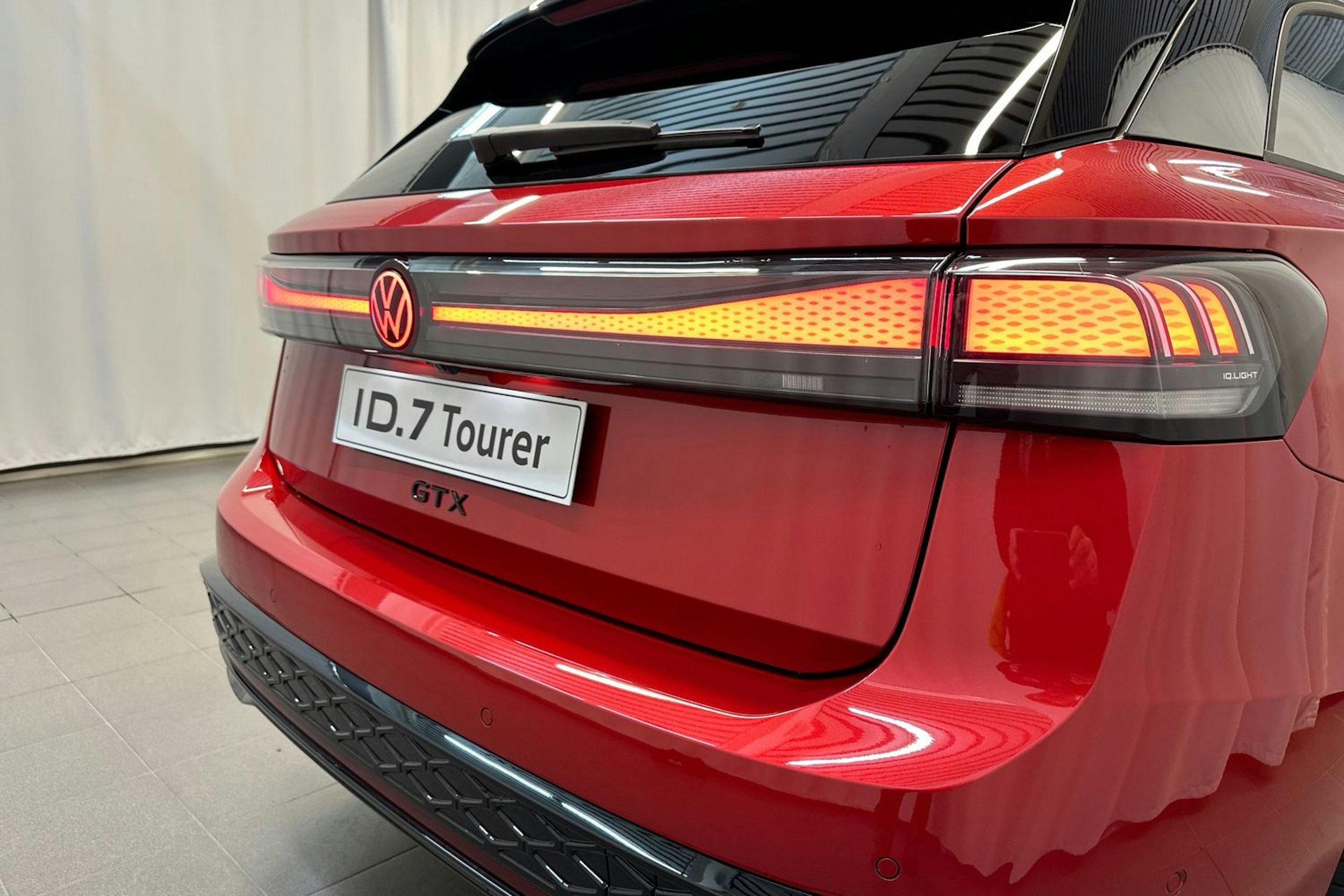 punainen Volkswagen ID.7 2026 kuva 35.