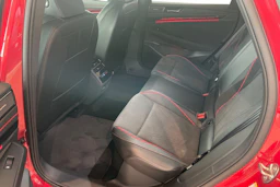 punainen Volkswagen ID.7 2026 kuva 8.