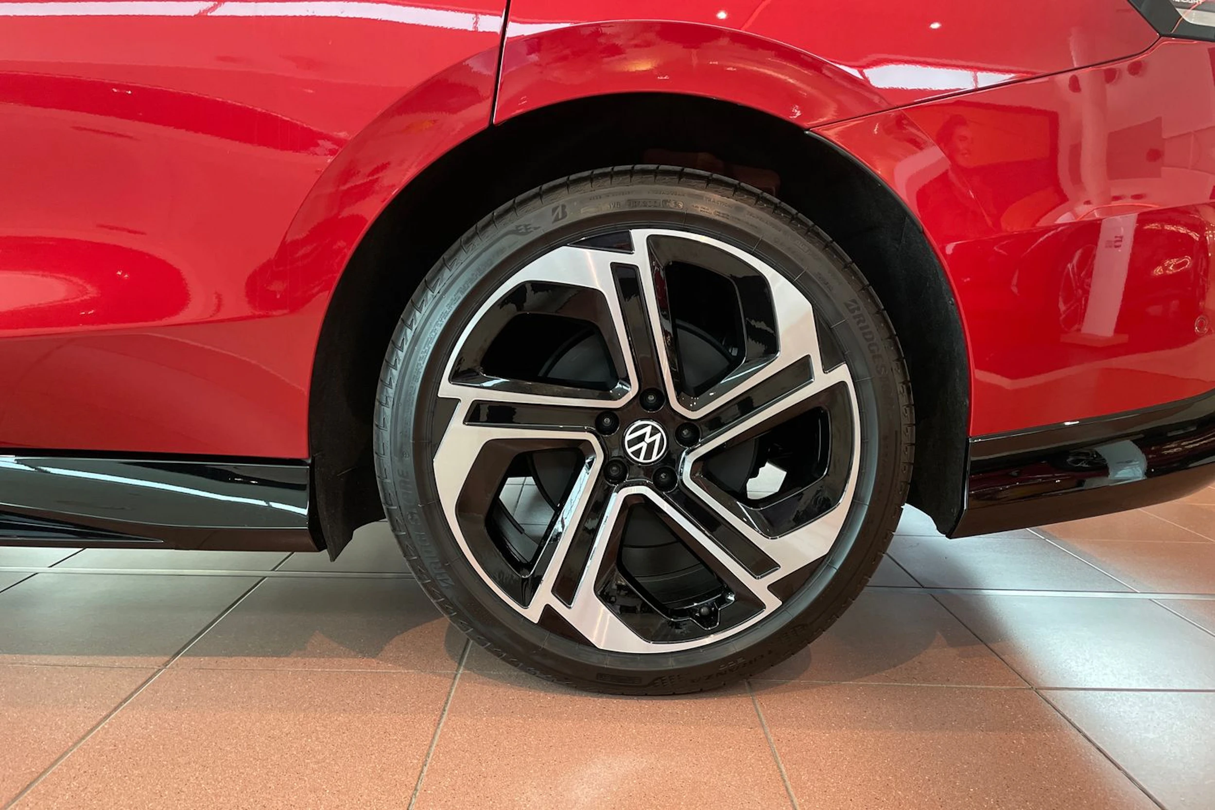 punainen Volkswagen ID.7 2026 kuva 10.