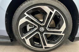 sininen Volkswagen ID.7 2026 kuva 10.