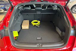 punainen Volkswagen ID.7 2026 kuva 17.