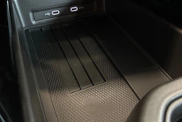 punainen Volkswagen ID.7 2026 kuva 36.