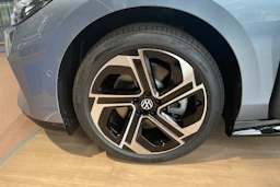 sininen Volkswagen ID.7 2026 kuva 10.