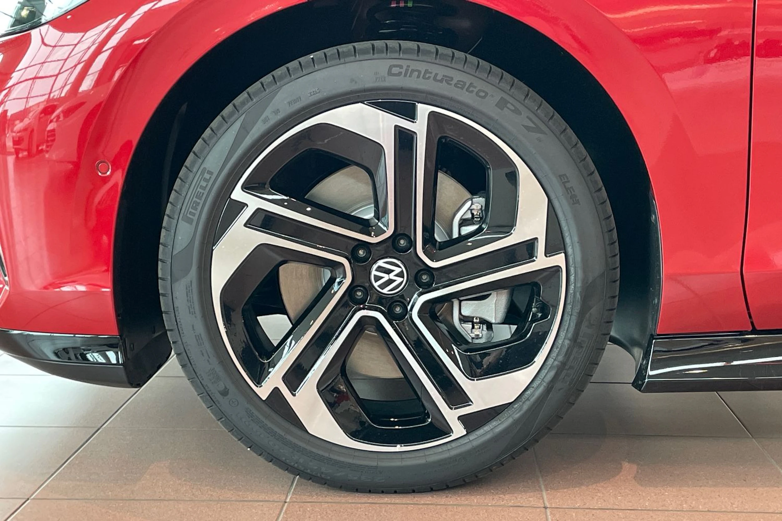 punainen Volkswagen ID.7 2026 kuva 10.