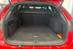 punainen Volkswagen ID.7 2026 kuva 11.