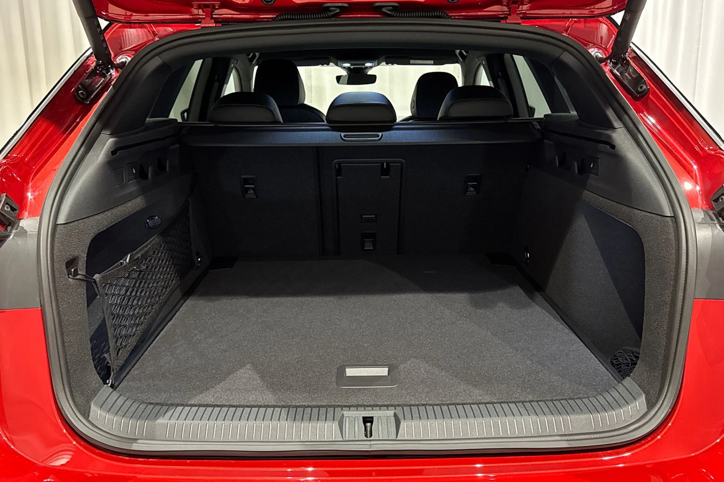 met. punainen Volkswagen ID.7 2026 kuva 11.