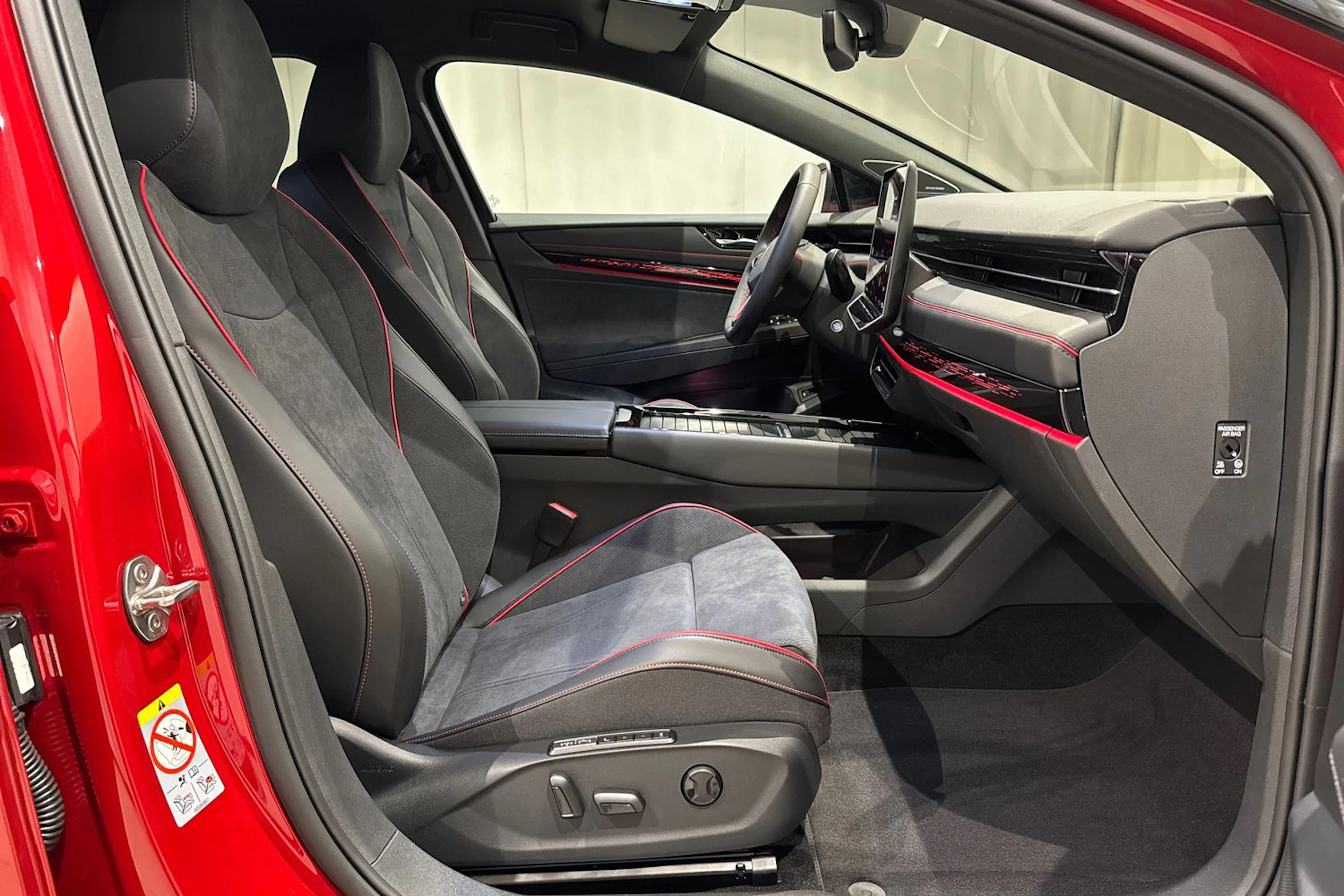 met. punainen Volkswagen ID.7 2026 kuva 13.