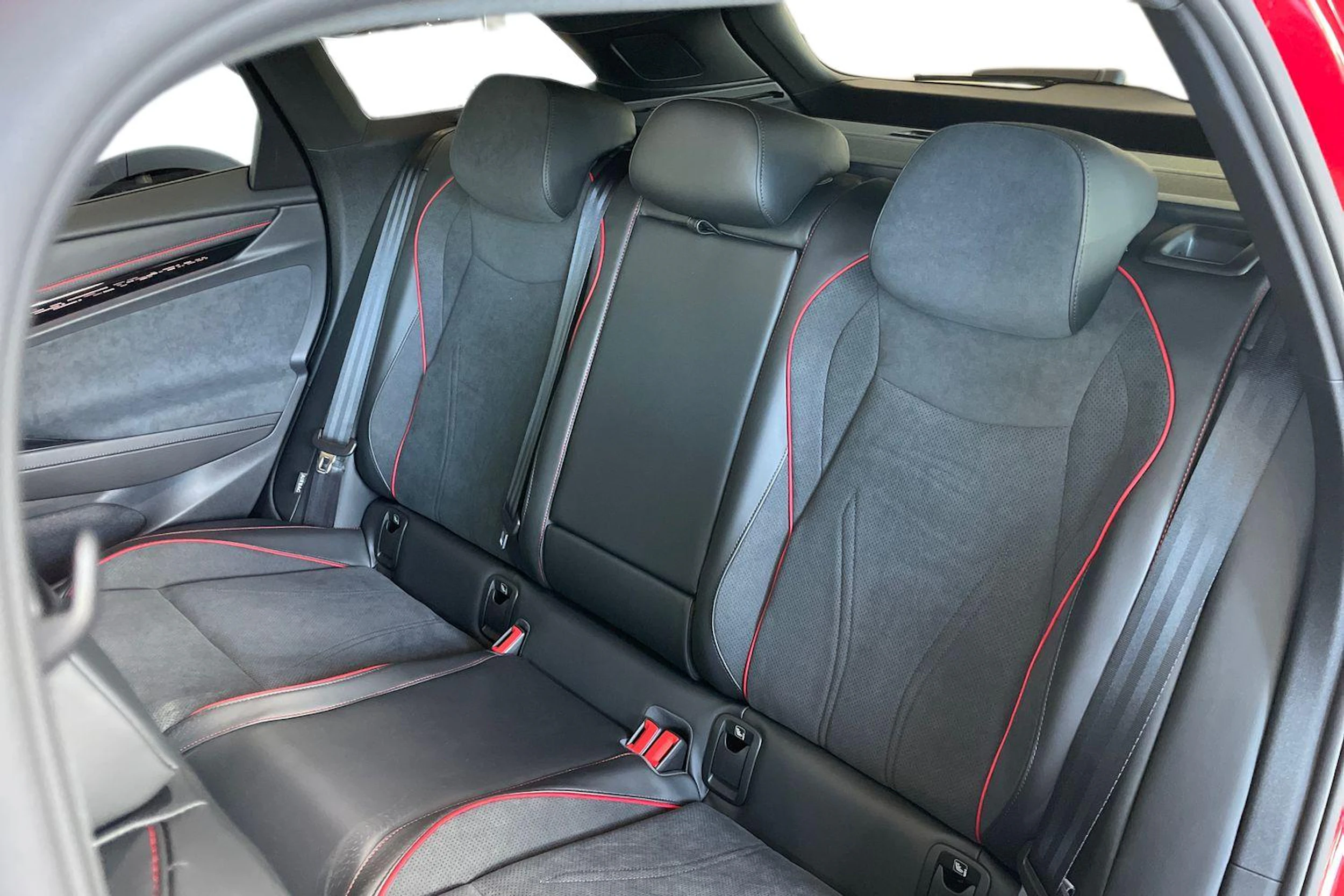 punainen Volkswagen ID.7 2026 kuva 8.