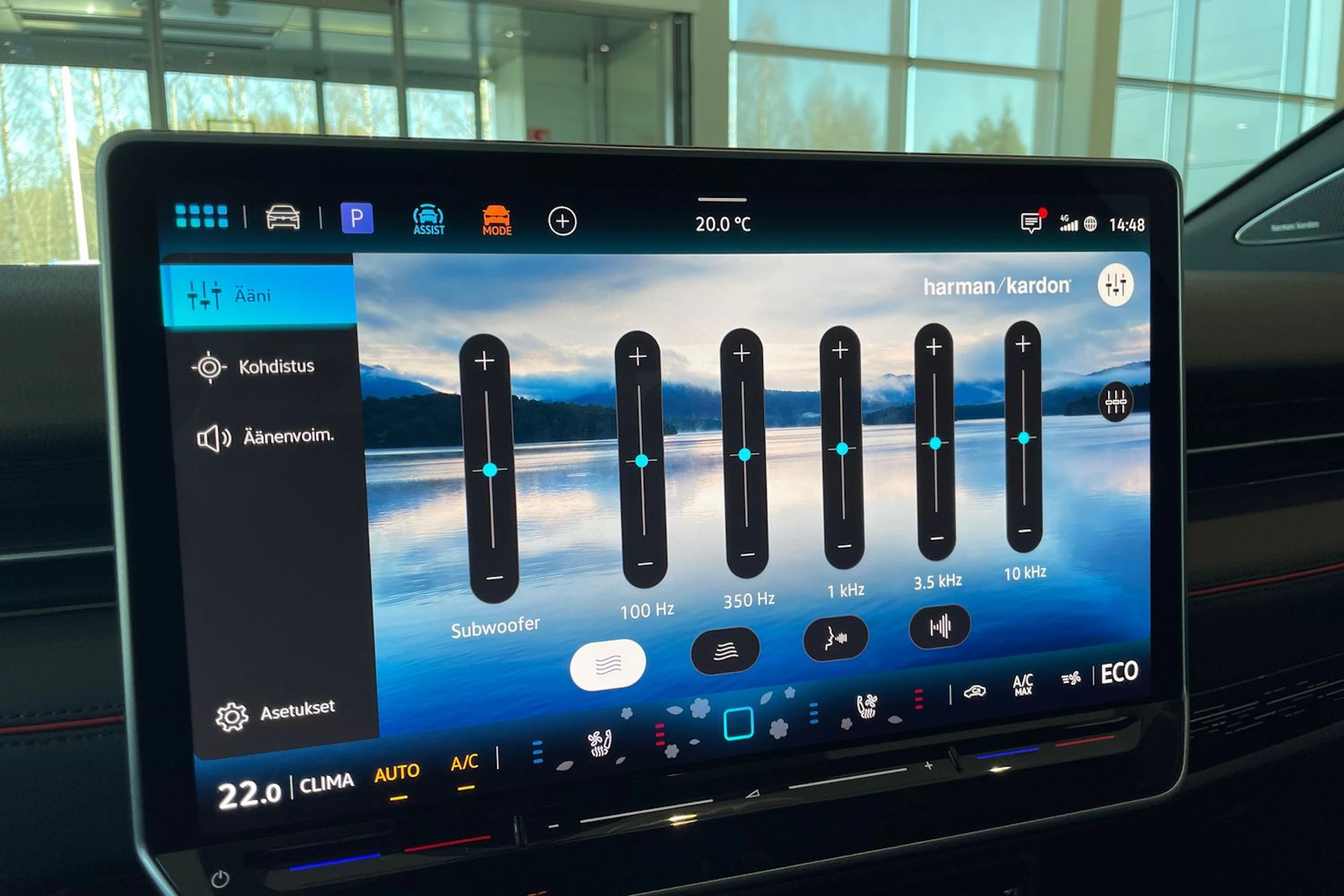 punainen Volkswagen ID.7 2026 kuva 16.