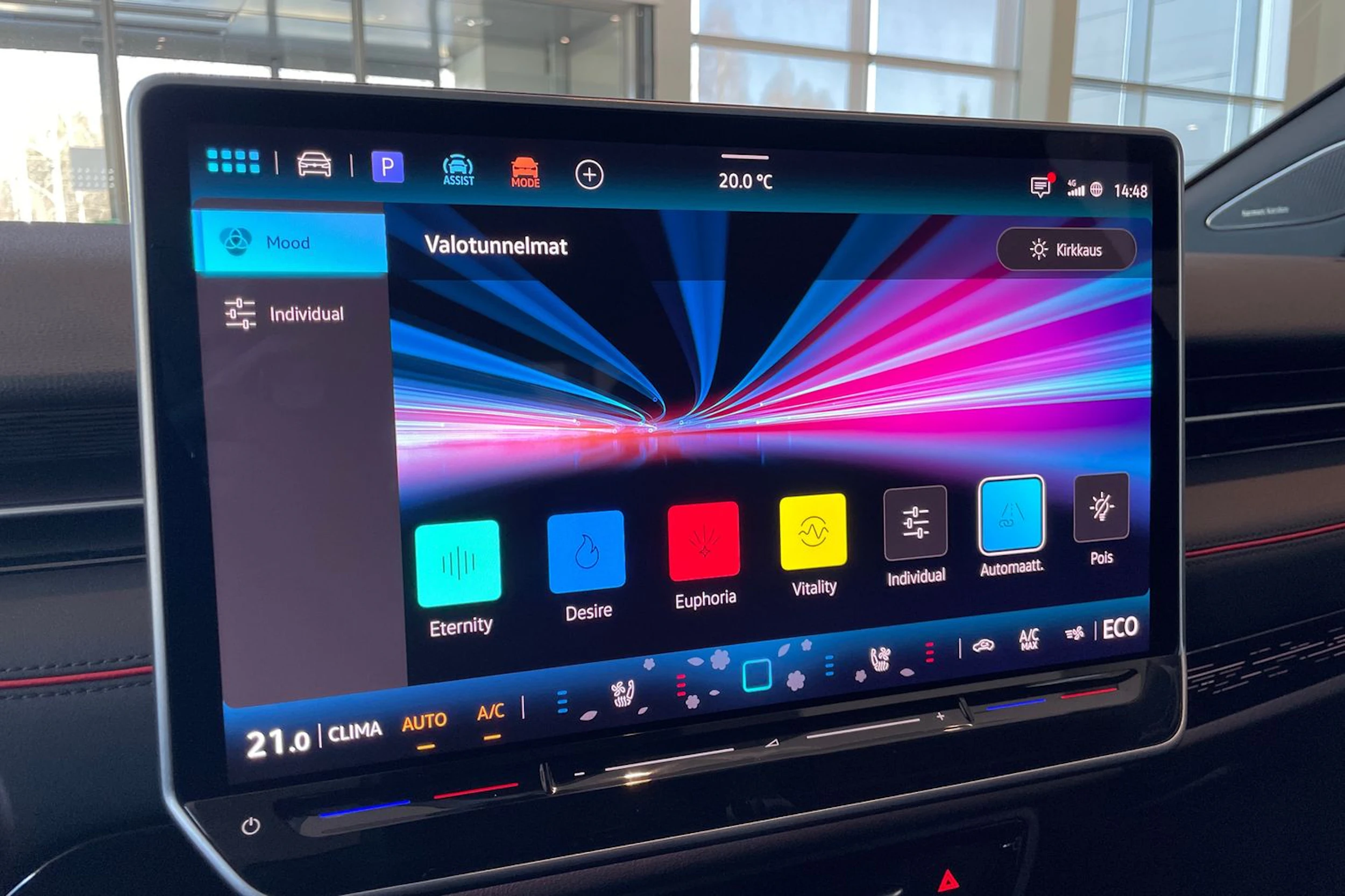 punainen Volkswagen ID.7 2026 kuva 18.