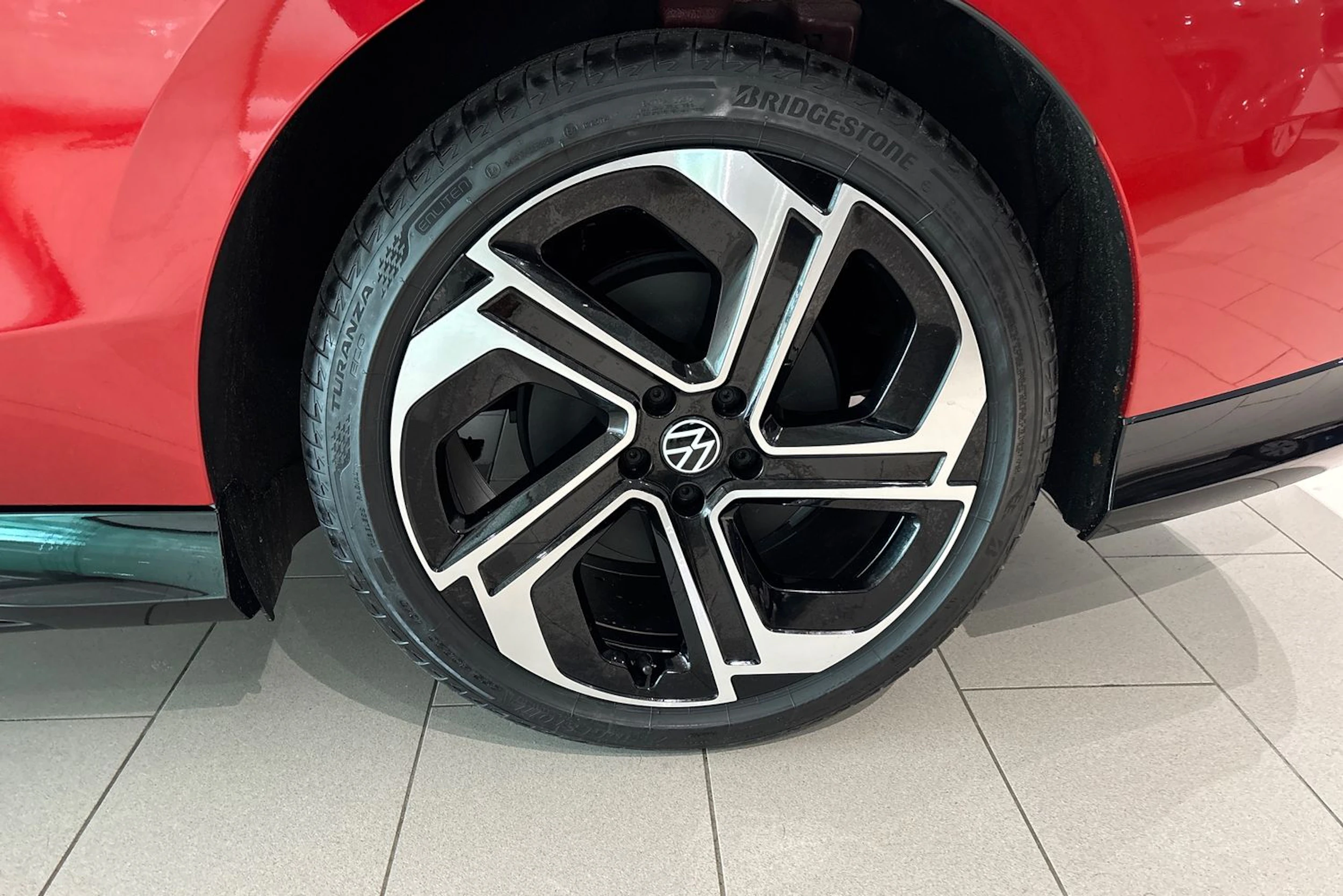 punainen Volkswagen ID.7 2026 kuva 10.