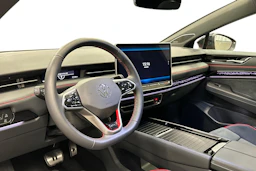 punainen Volkswagen ID.7 2026 kuva 8.