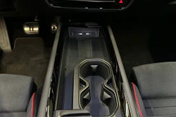 punainen Volkswagen ID.7 2026 kuva 29.