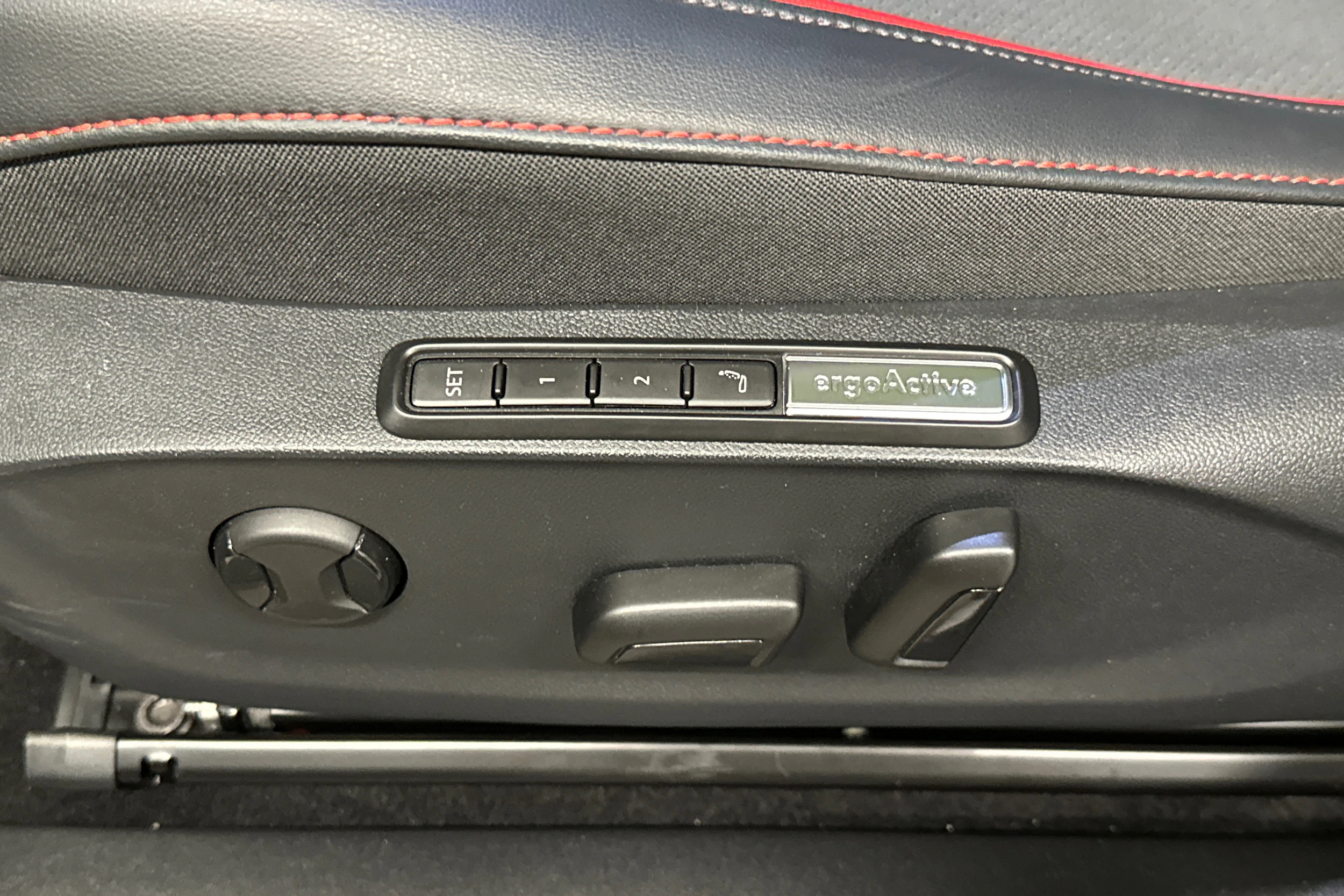 punainen Volkswagen ID.7 2026 kuva 35.
