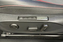 punainen Volkswagen ID.7 2026 kuva 35.