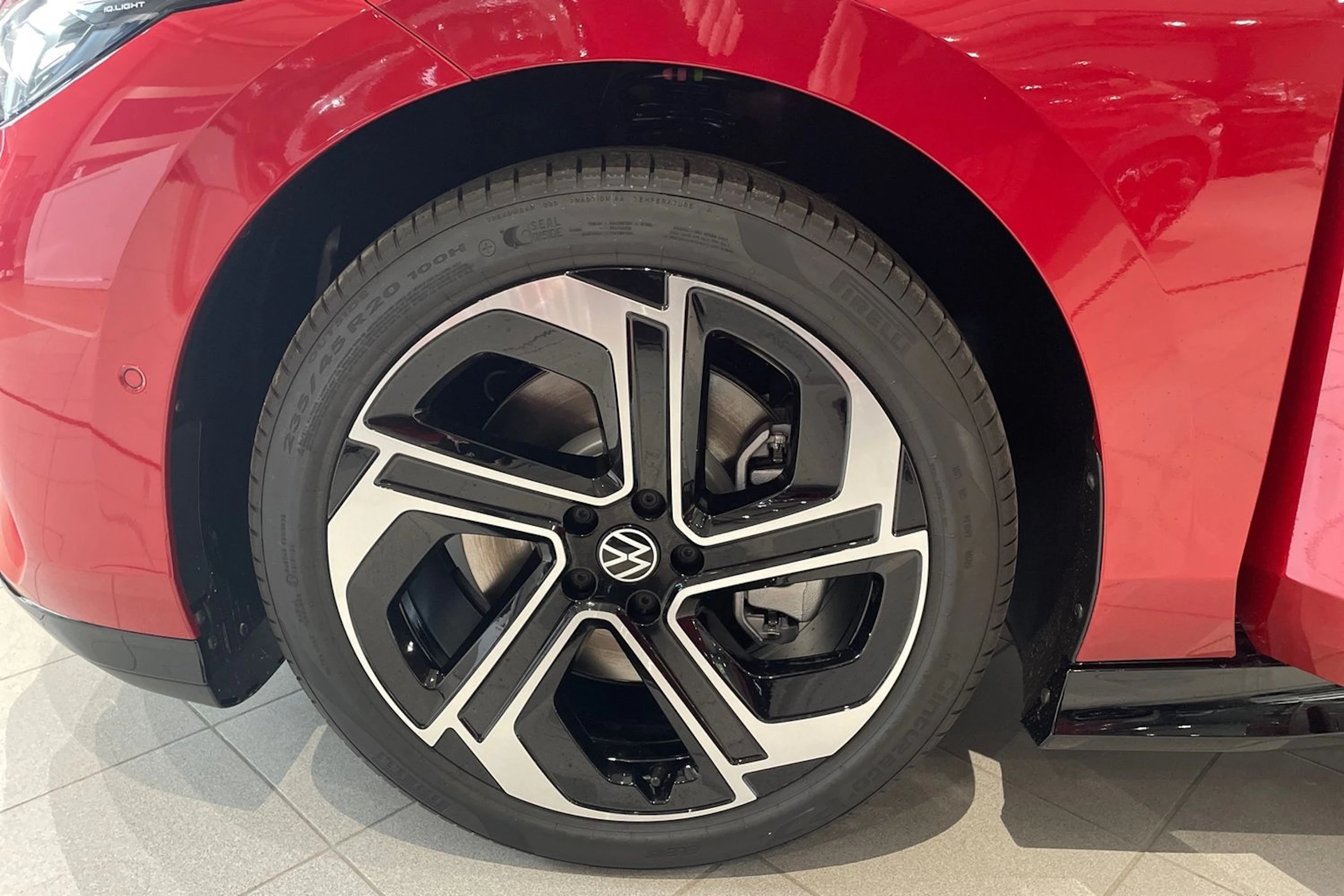 punainen Volkswagen ID.7 2027 kuva 10.