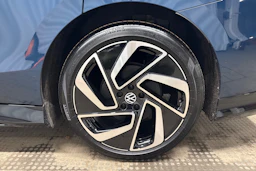 sininen Volkswagen ID.7 2026 kuva 13.